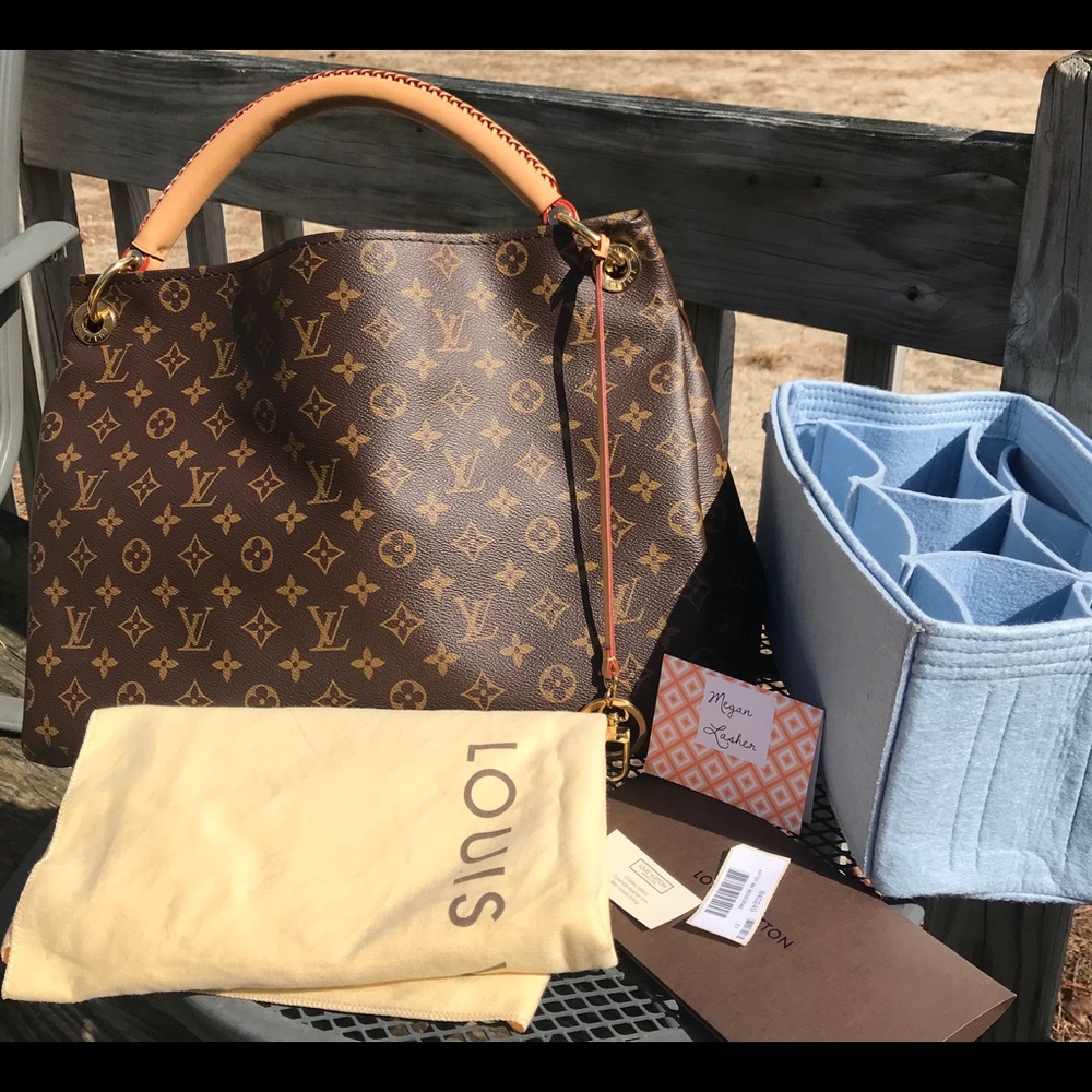 SOLD    Authentic Louis Vuitton Artsy MM